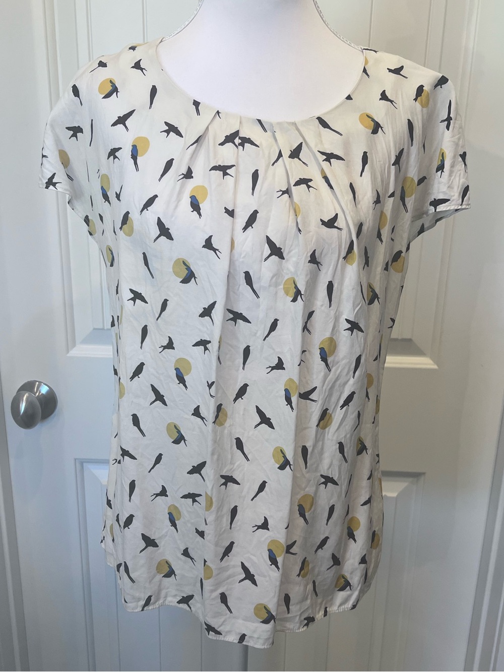 Boden Bird Sun Print Scoop Neck Short Sleeve Top Sz 6 37% Silk 63% Viscose